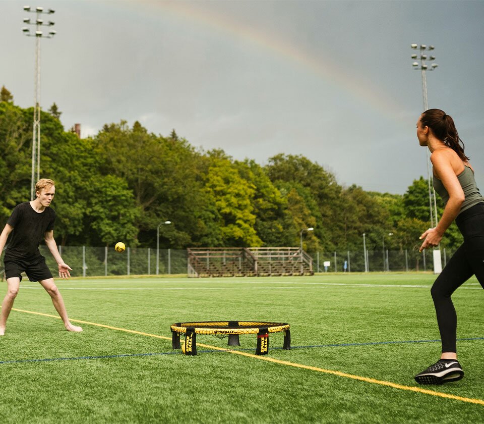 Na spikeball kopen spelen mensen spikeball pro