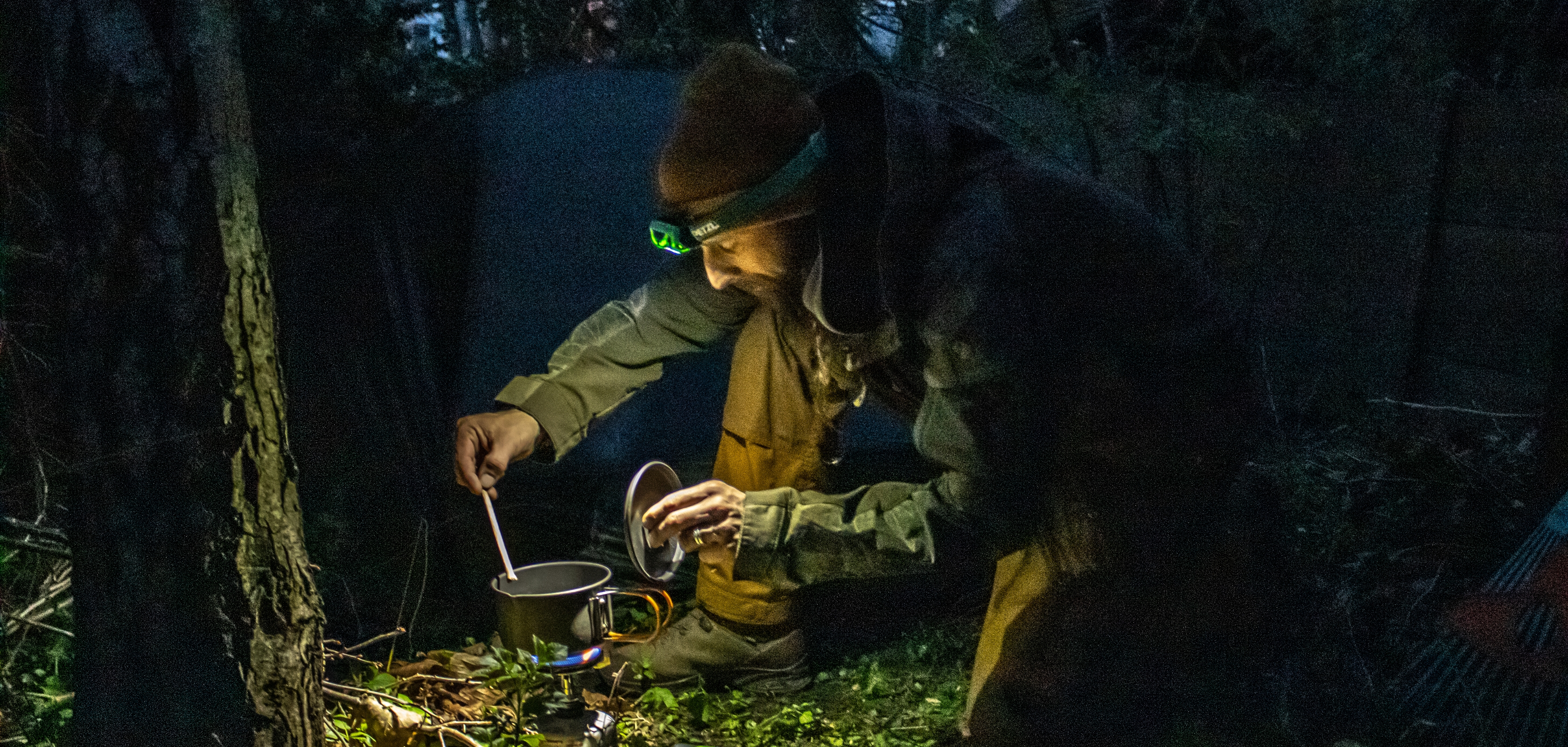 Frederic gebruikt de nieuwe Petzl Tikkina hoofdlamp om te kamperen