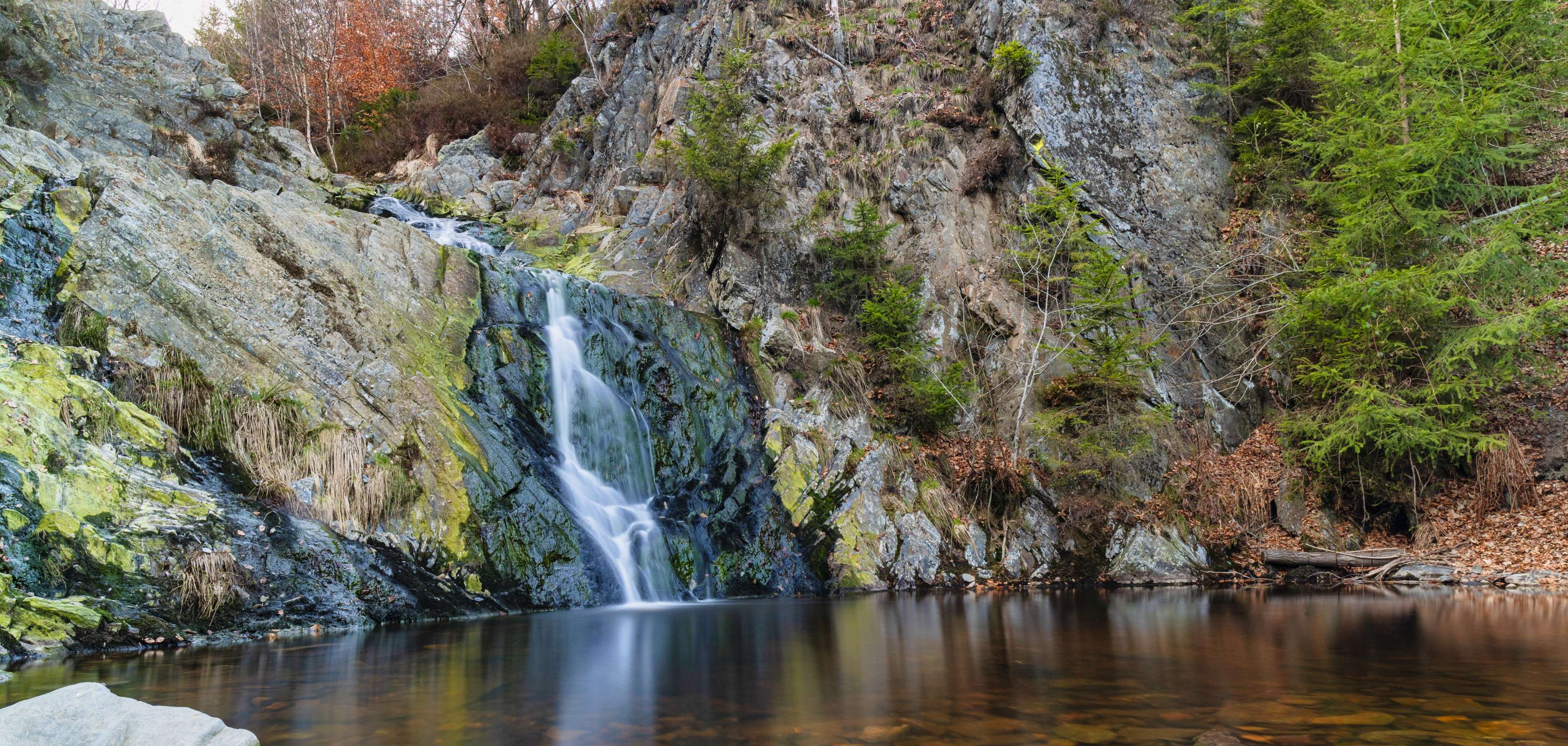 De waterval van Bayehon voor een romantische date