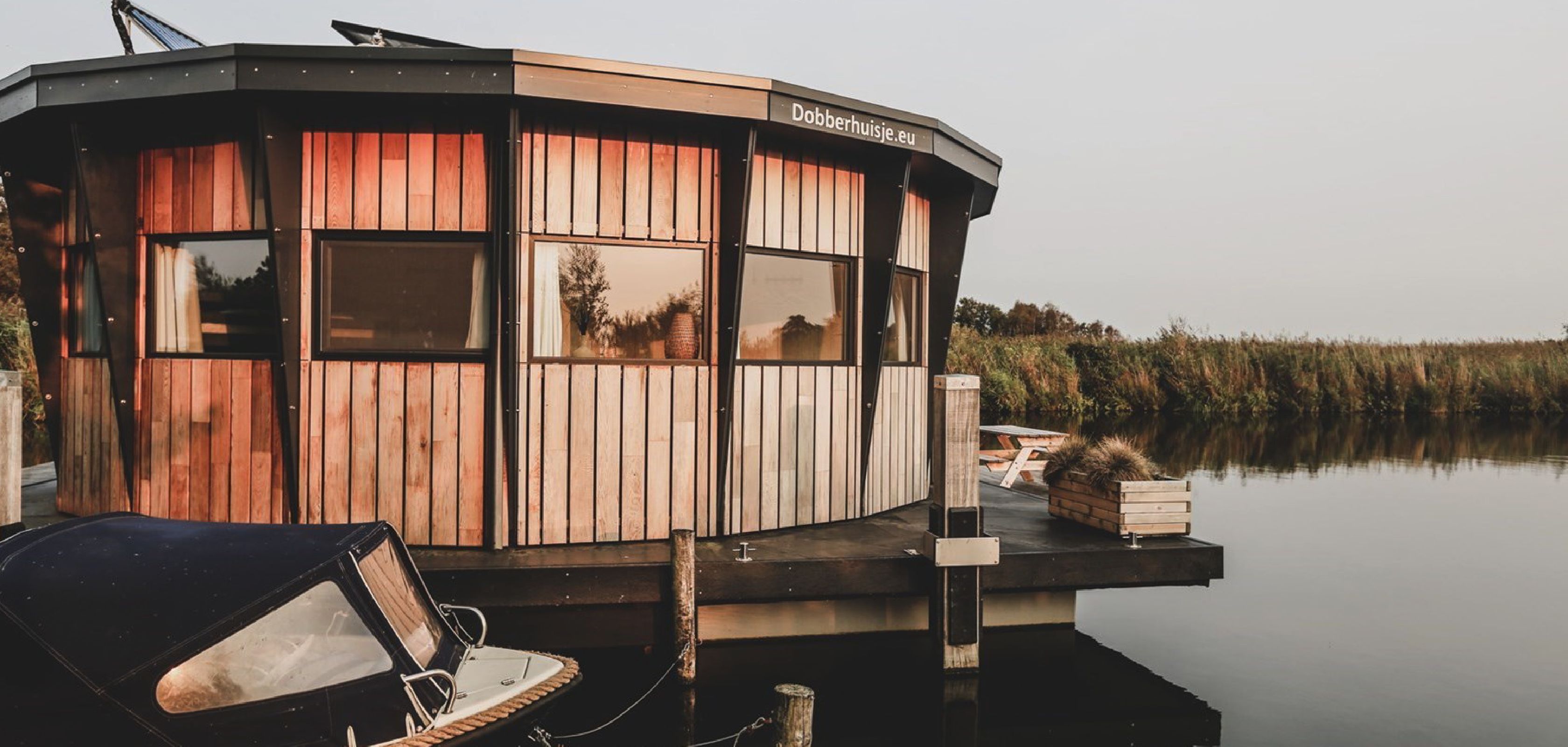 Drijvend vakantiehuisje Dobberhuisje in Nederland