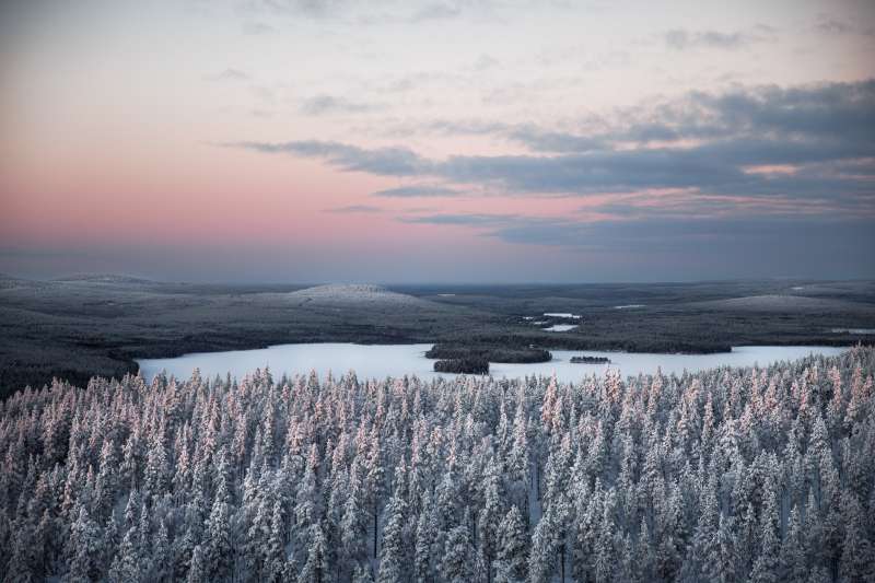 Voyage en Laponie : aventure dans un décor hivernal magique