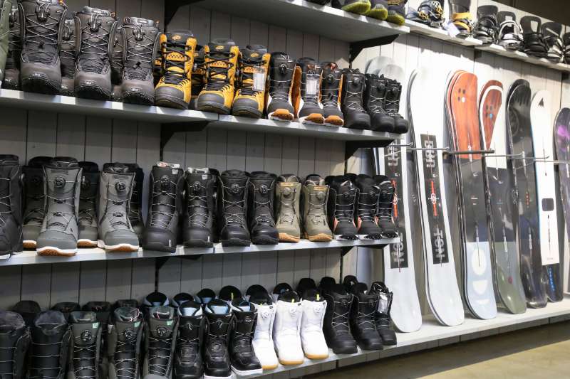 Comment essayer des chaussures de ski et de snowboard